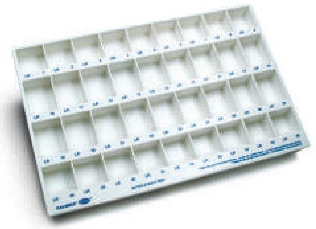 Dispensing well for controlled mixing